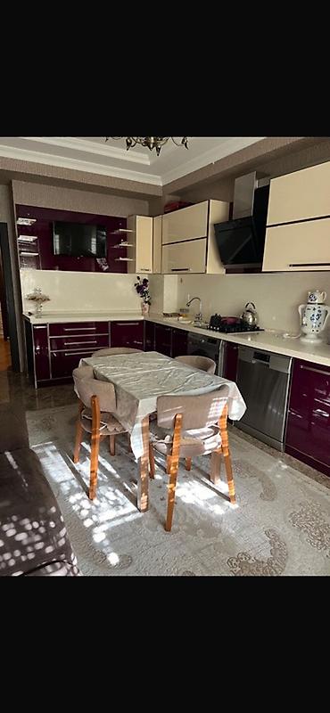 Mətbəx mebeli dəsti – L formalı, bənövşəyi-bordo və krem rəng lalafo.az -da Mətbəx mebeli dəsti – L formalı, bənövşəyi-bordo və krem rəng