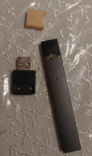 Juul tam orginaldı.üsdündə 2 katric və öz uizbi adaptırı öz yağını