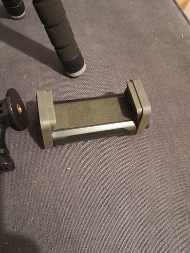 Ostali aksesoari za mobilne telefone: UBeesize tronožac za telefon Tronožac je nadograđen metalnim kuglastim — 8