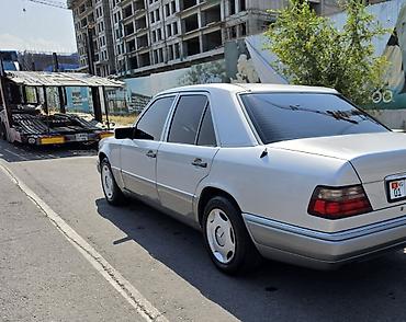 ешка е 303: Mercedes-Benz E-Class: 1995 г., 2.2 л, Механика, Бензин, Седан — 4