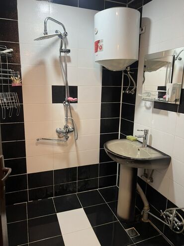 Uzunmüddətli kirayə mənzillər: Gəncə şəhərinde pasyolkada 2 otaqli menzil kiraye verilir . Qiymet — 10