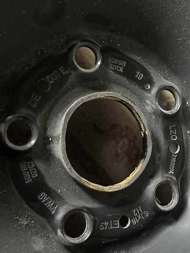 volkswagen diski: 4 ədəd orijinal polad disk dəsti Xüsusiyyətlər: - Ölçü: 16 düym - En — 4