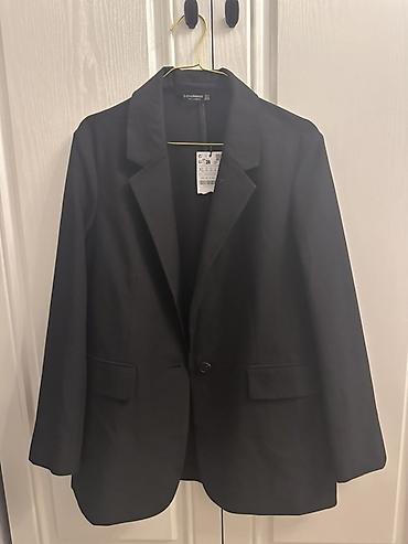 Pencəklər: Qara klassik blazer - Rəng: qara - Dizayn: tək düyməli, klassik — 1