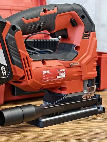 black decker: Аккумуляторный лобзик DCK KDMQ85 в кейсе - Питание: 18 В (Li-Ion) - — 2