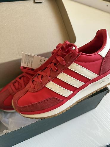 кышкы кийимдер: Кроссовкалар, 36.5, 37, Adidas, Жаңы, түсү - Кызыл — 1