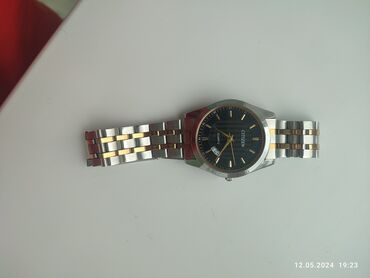 Наручные часы: Продаю часы Фирма: CITIZEN quartz не разбераюсь в часах цена:800