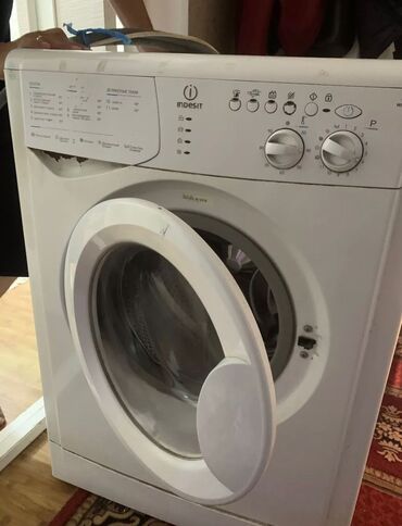 продам стиральную машинку бу: Стиральная машина Indesit, Б/у, Автомат, До 5 кг