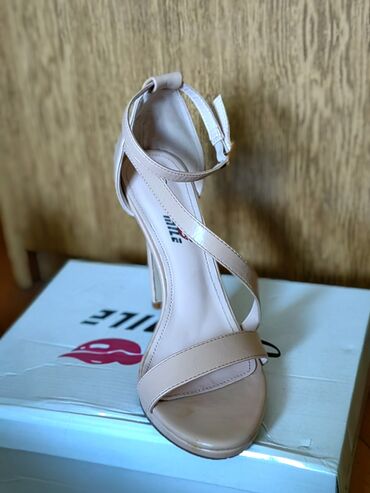 sandale za devojke: Sandals, 37