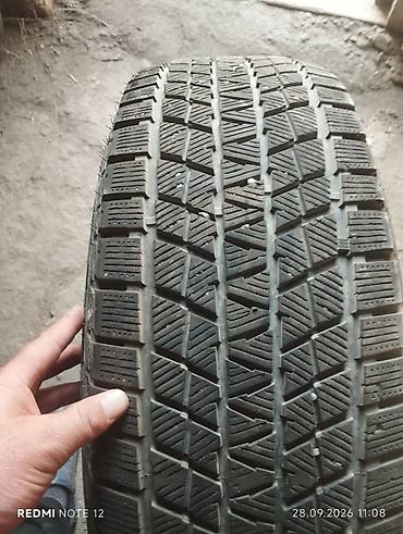 Шины: Шины 285 / 50 / R 20, Зима, Б/у, Комплект, Внедорожные (АТ/МТ), Maxxis — 2