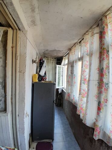 Uzunmüddətli kirayə mənzillər: 1 otaqlı mənzil – geniş və işıqlı zal Təsvir:salam - Geniş, günəş — 5