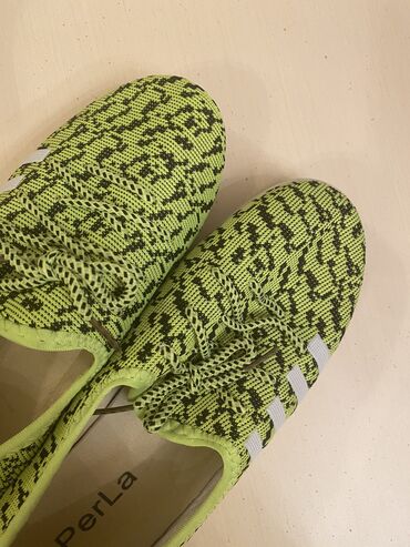Кроссовки и спортивная обувь: Размер: 37, цвет - Зеленый, Новый