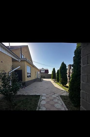 Продажа коттеджей и домов: 🔥 СРОЧНО! Продаётся тёплый дом с большим двором 🔥 📍 начало Ак-Ордо-3 💰 — 23