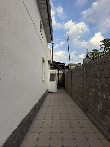 Долгосрочная аренда домов: Срочно сдаётся дом в центре города! * 6 и более комнат * Парковка на — 14