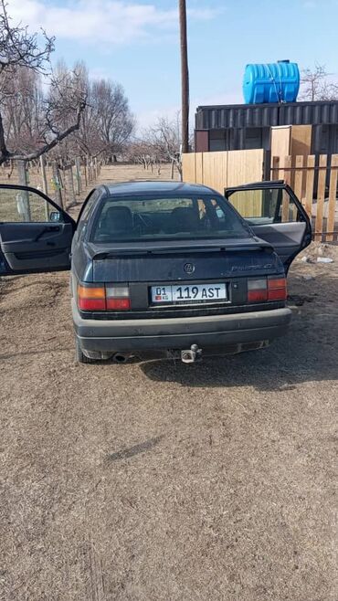 Volkswagen: Volkswagen Passat: 1989 г., 1.8 л, Механика, Бензин, Седан