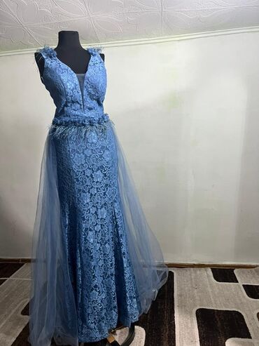 Вечерние платья: Вечерние платья в пол с корсетом и полупрозрачным шлейфом из фатина — 3