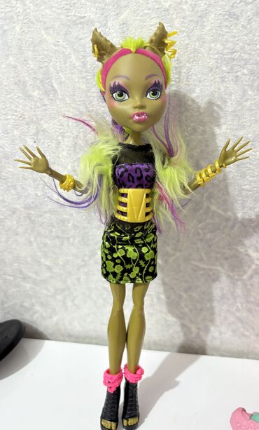 шарнирные куклы барби: Monster High kuklaları satılır. Aksesuarların vəziyyəti və s. barədə