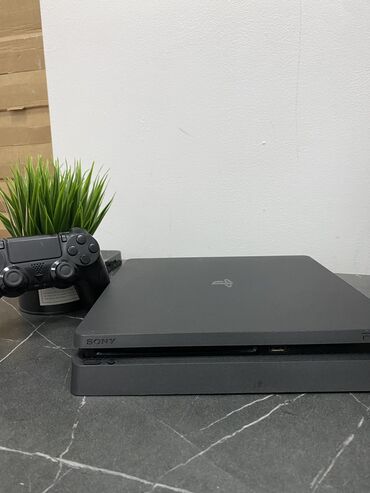 цена playstation 3: Sony PlayStation 4 slim Цвет: черный Память 1тб 2 джойстика Все