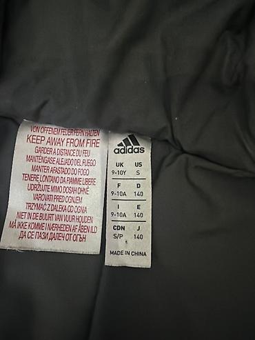 Детская пуховая куртка adidas с капюшоном - Размер: 9–10 лет (рост