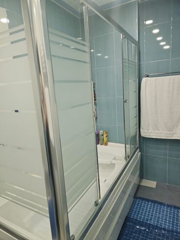 Duş kabinaları, arakəsmələr: Duṣ kabina ve aq Vanna bir erde satilir, yahṣi veziyatdedi,az iwlenib