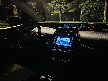 bmw ix3: Toyota Prius: 2020 г., 1.8 л, Вариатор, Гибрид, Хэтчбэк — 7