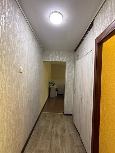 2 комнаты собственник без подселения с мебелью полностью: 2 бөлмө, 43 кв. м, 104-серия, 2 кабат, Эски ремонт