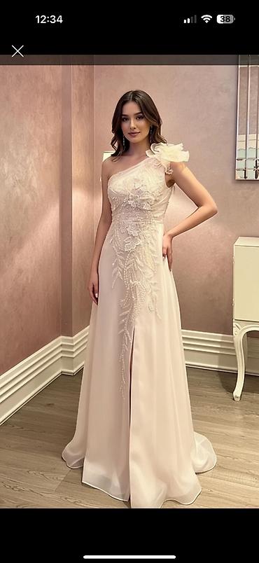 givenchy: S razmerdir. 1500 AZN-ə atelyedə xüsusi tikdirilib, cəmi 1 dəfə — 1
