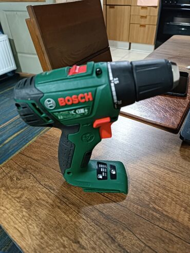 Alati: Bosch 14.4 li. Nova srafilica i baterija, u extra stanju. Punjac