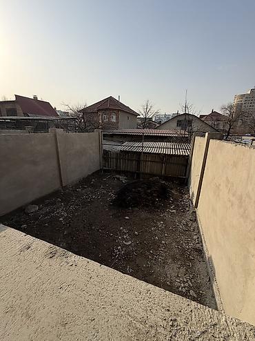 Продажа таунхаусов: 🏡 Таунхаус в центре Бишкека Продается просторный таунхаус площадью — 18