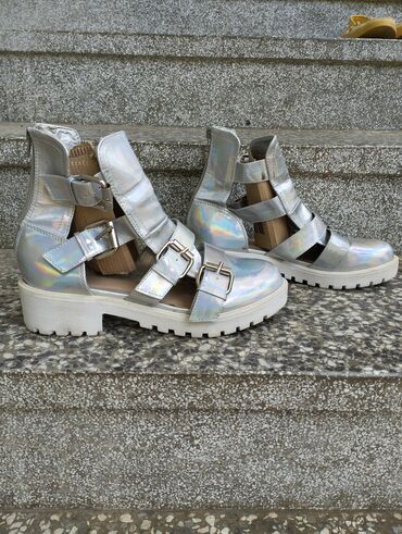 srebrna haljina kakve cipele: Ankle boots, 39