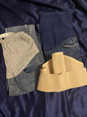 одежда для беременных: Комплект для беременных; две джинсы размер s-m и бандаж, за все цена