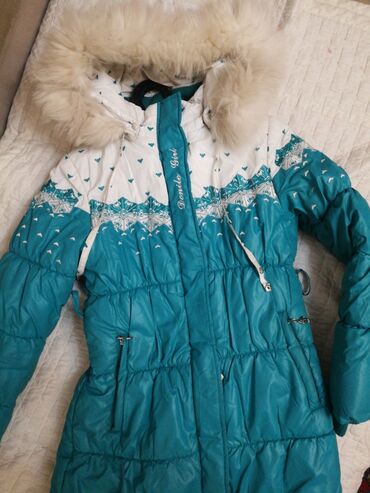 теплая зимняя куртка детская: Теплая зимняя куртка б/у на девочку 8-12 лет. На рост 140-150 см