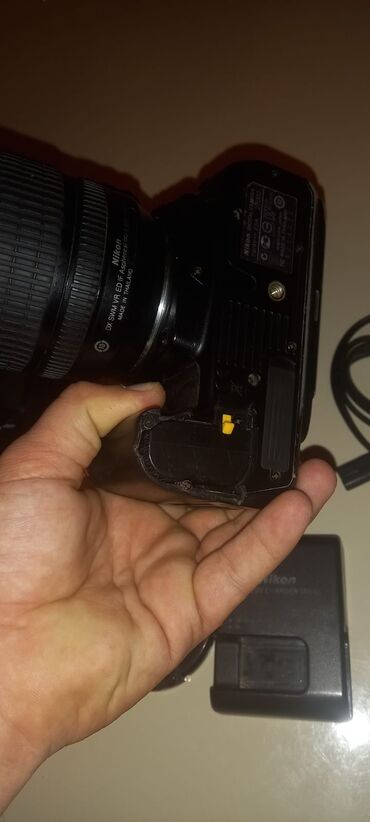Fotokameralar: Nikon D7000 25k prabeq az istifadə olunub ama korpusunda cızıqlar var
