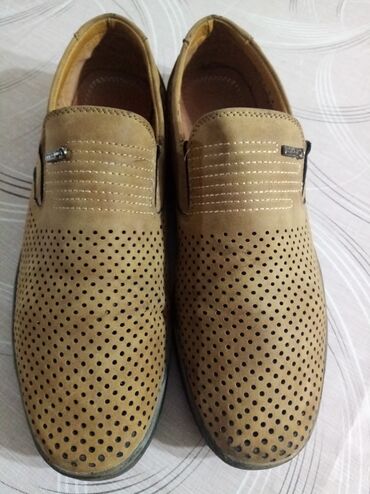 обувь красовки: Стильные летние мужские туфли, размер 41, состояние идеальное. По