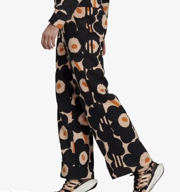 Donji delovi trenerke: Nova Adidas Marimekko trenerka. Naznačena veličina je S, ali odgovara — 2