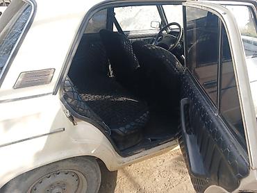 vaz susə: VAZ 2106 (Жигули) sedan - Kuzov: 4 qapılı sedan, açıq-bej rəng. Arxa — 4
