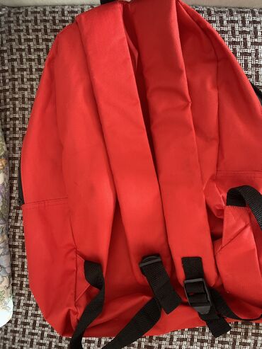 сумка красная: Продаю сумку цвет: красный не пользованная новая