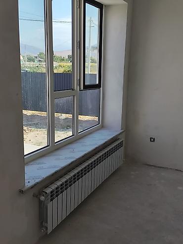 Продажа коттеджей и домов: 3 комнаты, 90 м², 4 соток, Бишкек, Оскон-ордо ж/м Собственник — 12
