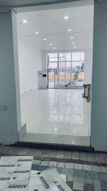 Mərmər: Fərqli ölçülərdə və çalarlarda mövcud olan mərmər plitələr müxtəlif — 12