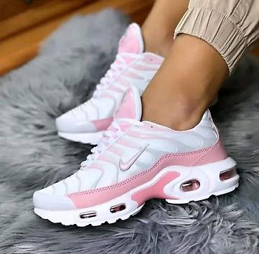 Patike: Nike TN
Cena: 3.300
Brojevi: 36-46 — 5