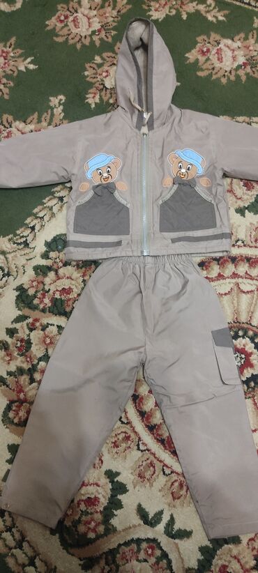 Верхняя одежда: Комбинезон детский на 2 -4 годика.В отличном состоянии