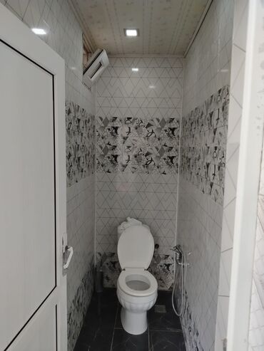 Obşivka: Taxta daxili tərtibatlı komfortlu ev - Ümumi plan: geniş salon, yataq — 16