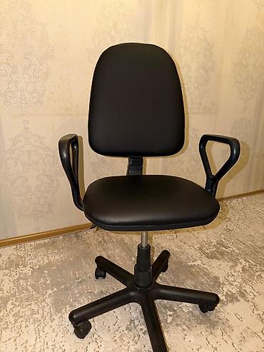 Ofis mebeli: Ofis kreslosu – təkərli, hündürlüyü tənzimlənən model. - Rəng: qara - — 1