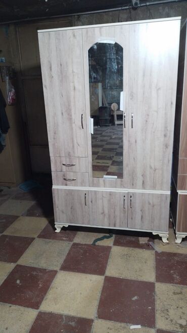 Sifarişlə dolablar: Düz dolab, Dəhliz üçün, Yataq otağı üçün, Eyvan üçün, Paltar üçün, Kupe, Quraşdırıla bilən, 3 qapılı — 16