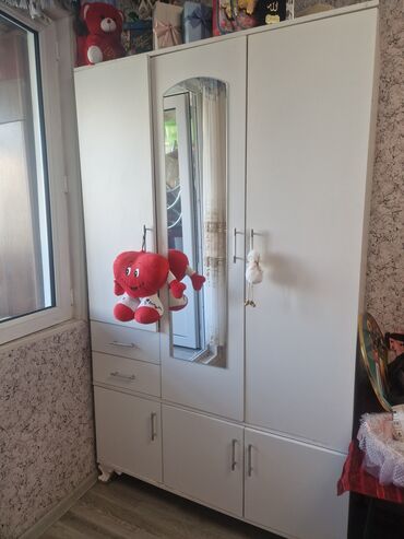 çuqun tava: Yeni, Açılan, 3 qapılı Düz dolab, Şifonyer