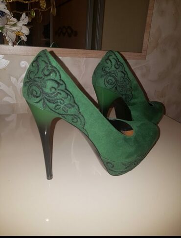 Women's Sneakers and athletic shoes: Tuflilər, Ölçü: 39, İşlənmiş