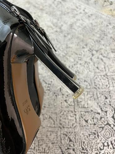 Ботинки и ботильоны: Женские ботильоны из лакированной натуральной черной кожи — 13