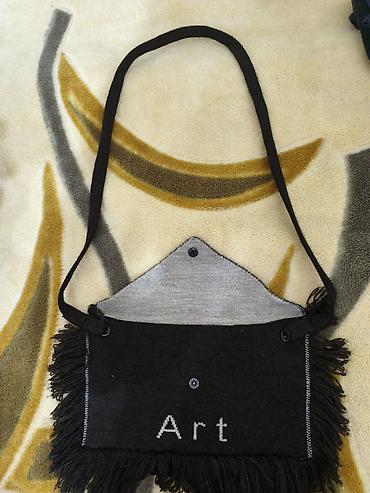 xonca bezekleri: Qara rəngli çiyin çantası – “Art” yazılı, püsküllü dizayn - Material — 4