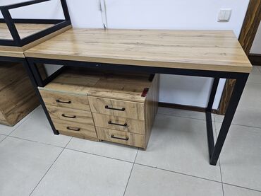 Письменные столы: Письменный стол — 7