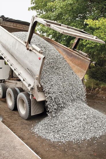 Щебень: Щебень для засыпки - Фракция: средняя/крупная (остроугольные камни — 7