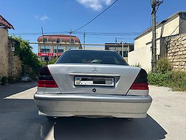 w202 salon: Mercedes-Benz C 230: 2.3 l | 1996 il Sedan — 2